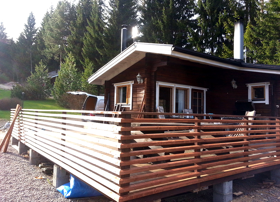 Mökin terassin kaide